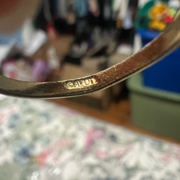 Avon Gold-Tone Ring with Crystal Accent - Picture 2 of 4